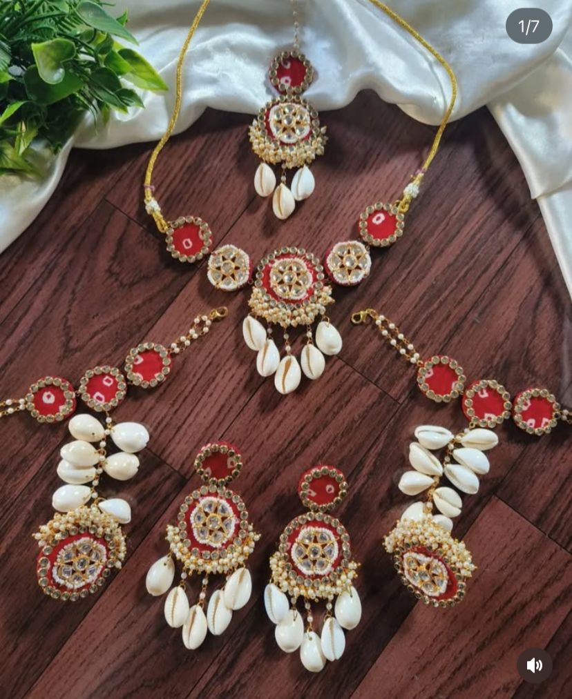 Red bhandej kundan jewellery