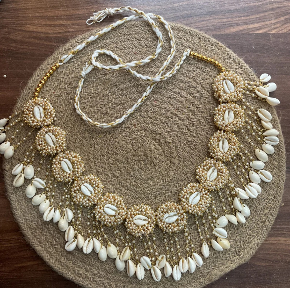 White beads waist belt
