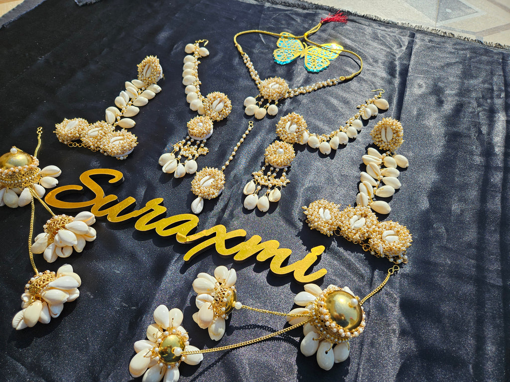 Shell with pearl jewellery