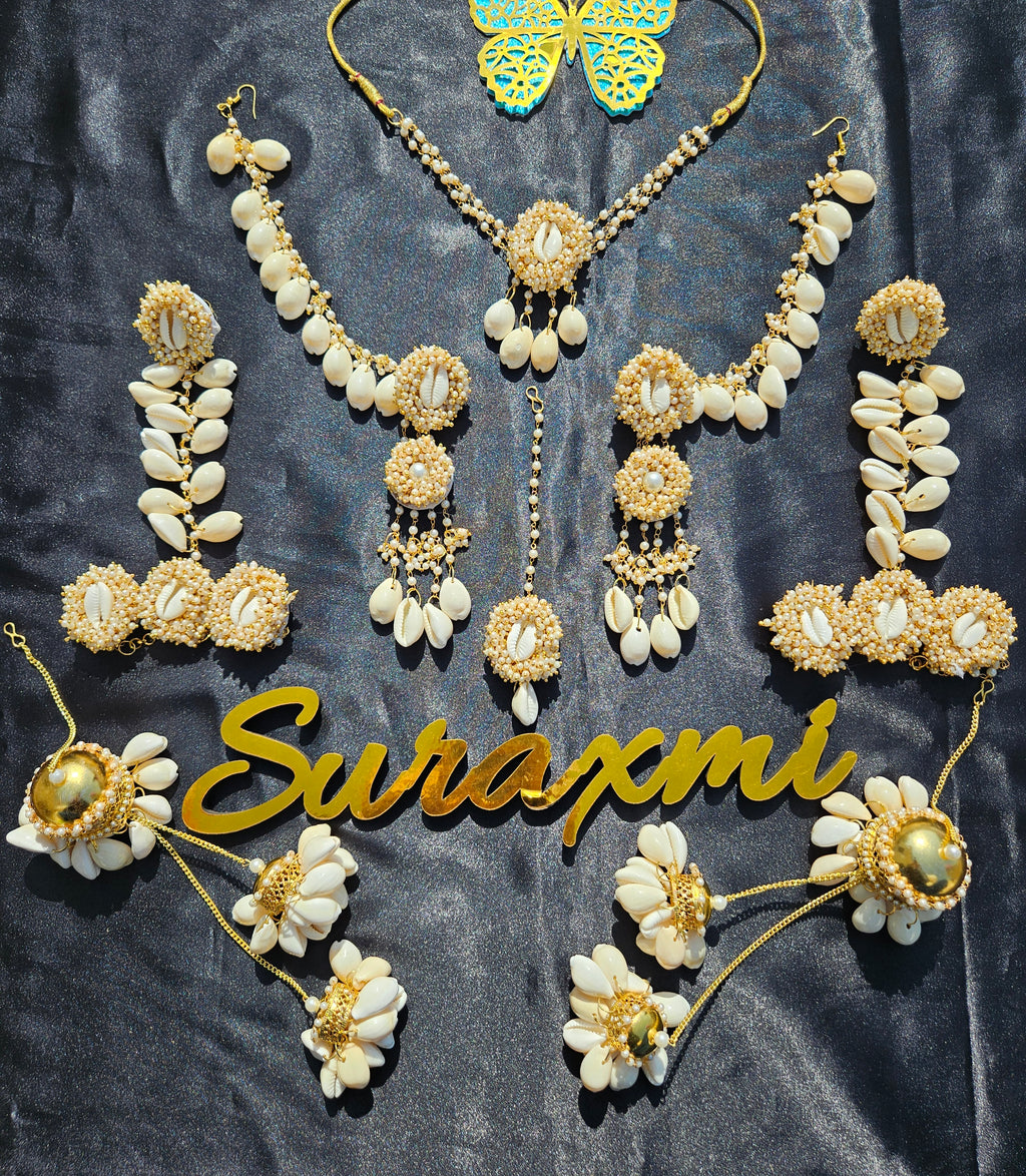 Shell with pearl jewellery
