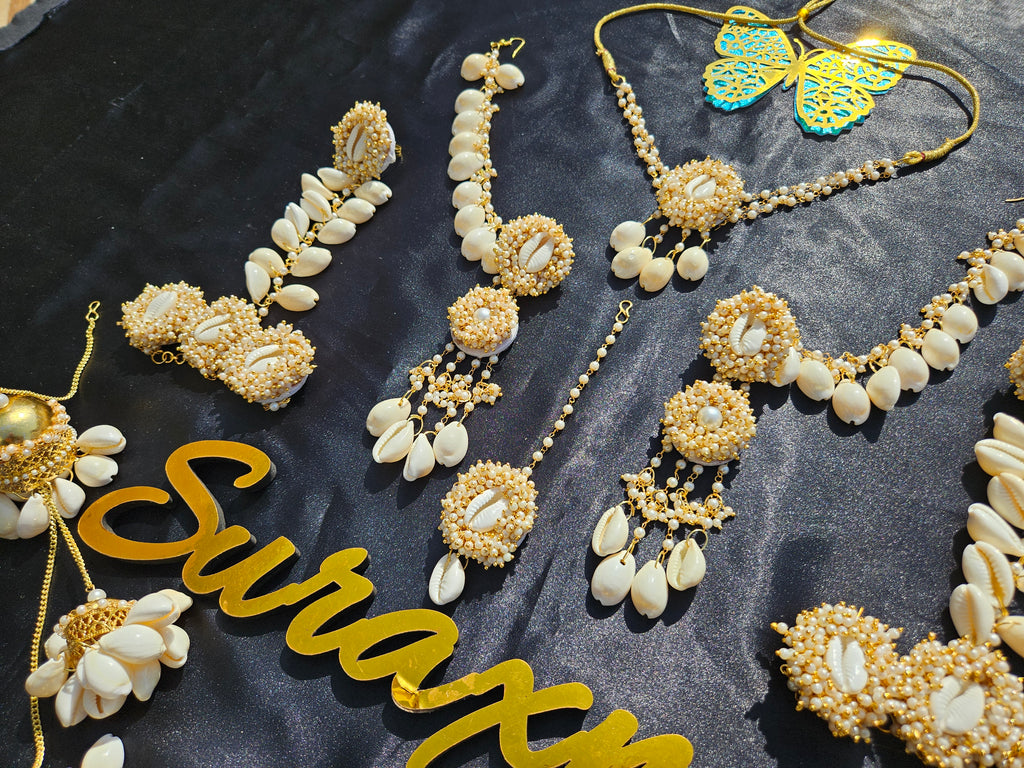Shell with pearl jewellery