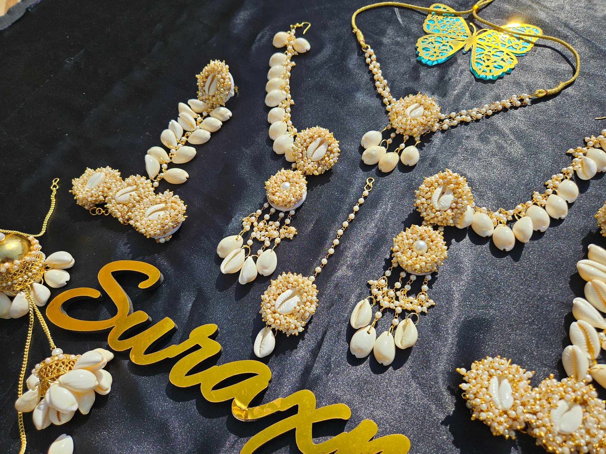 Shell with pearl jewellery