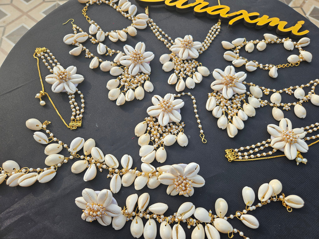 Shell with pearl jewellery