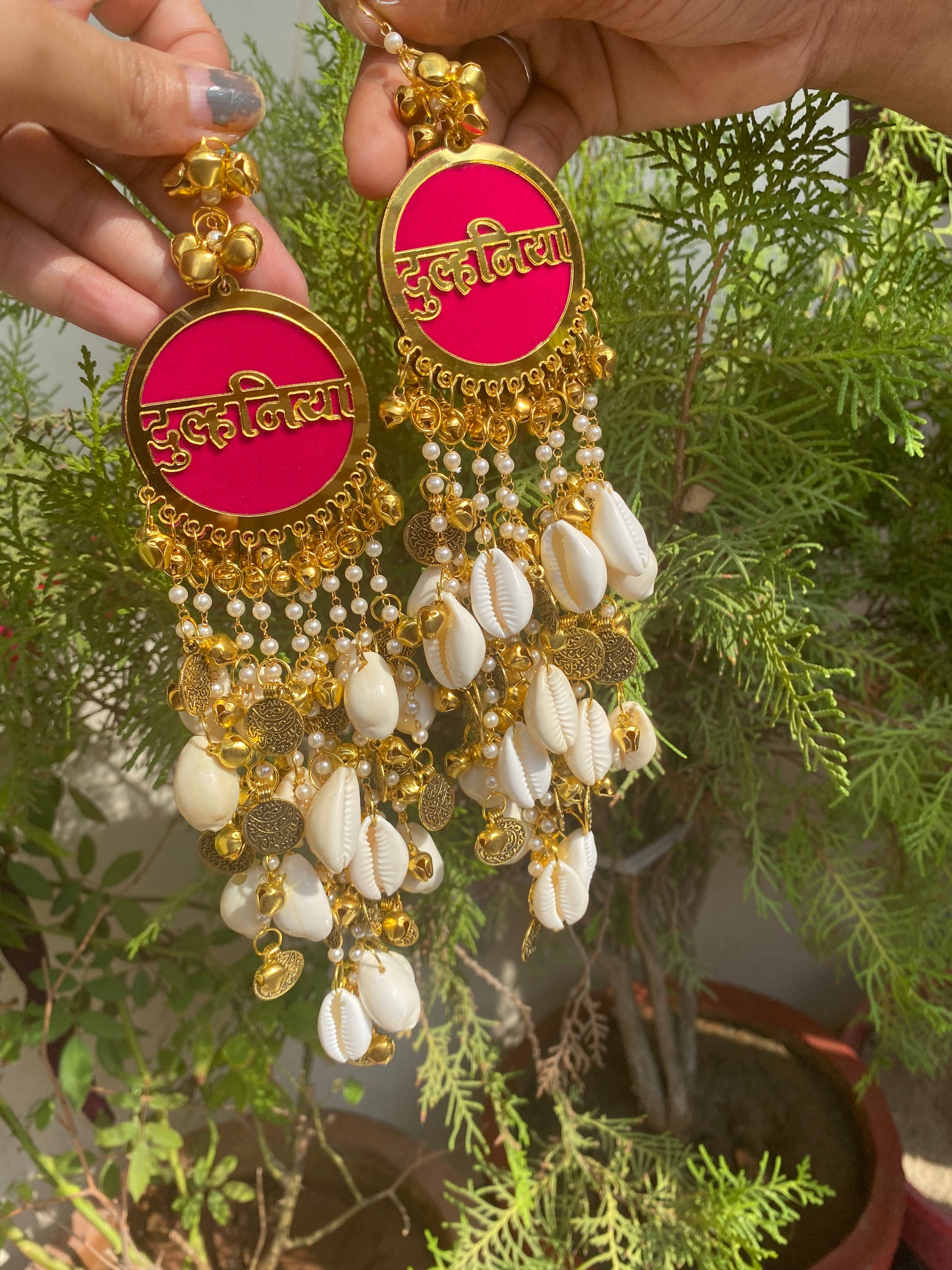 Mirror shell with coin jewellery