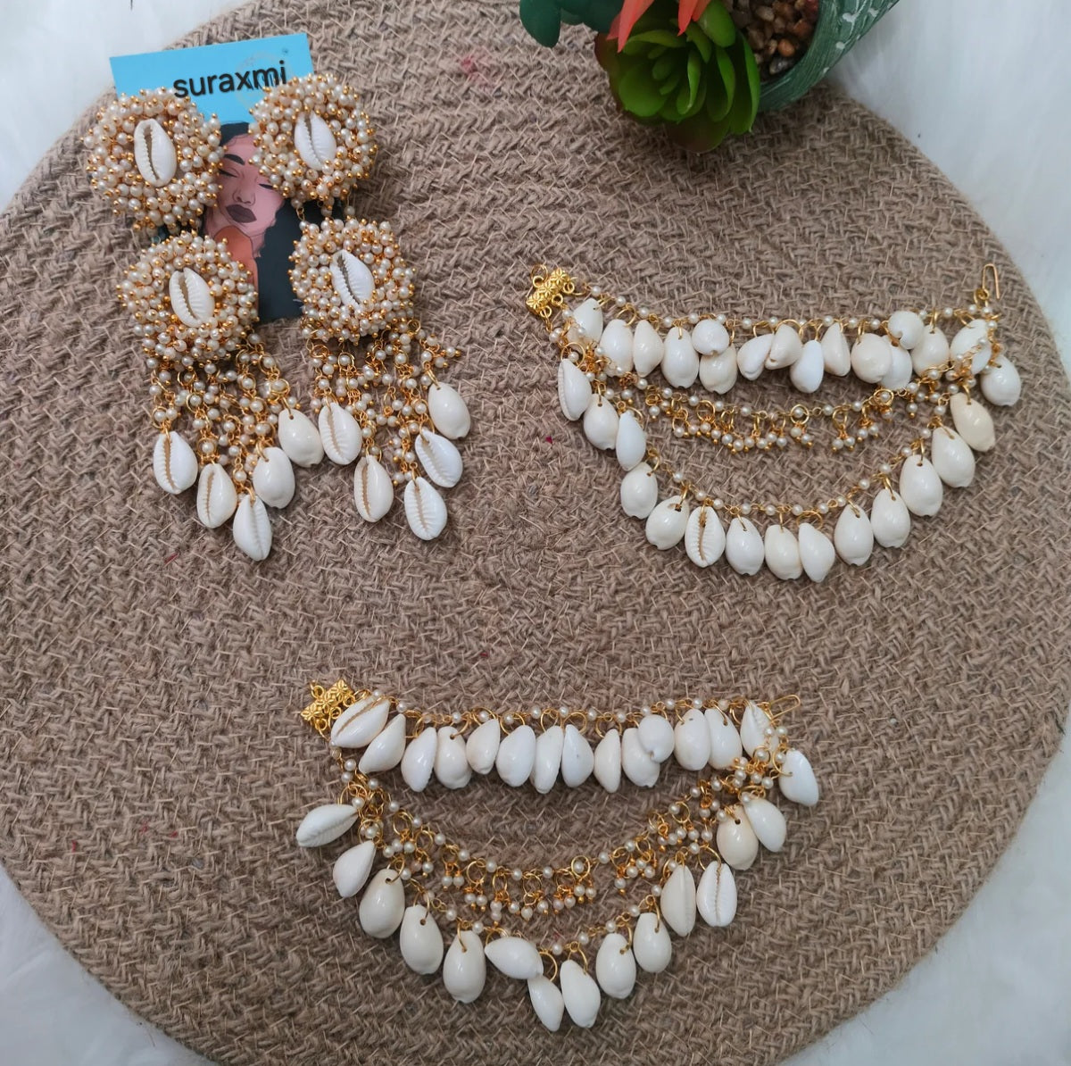 White shell Earrings